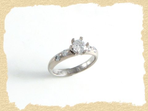 "Antrags"- / Engagement-Ring aus 750/Weigold mit fast 0,75 Karat Diamanten gefasst und besetzt!