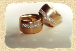 Diamant-Ohrstecker aus 750/ooo Gelbgold