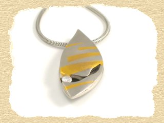 Platin-Gelbgoldanhnger mit Diamant