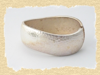 Der Armreif im Original