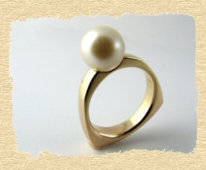 Ring aus 750/Gelbgold mit goldfarbener S�dsee-Perle